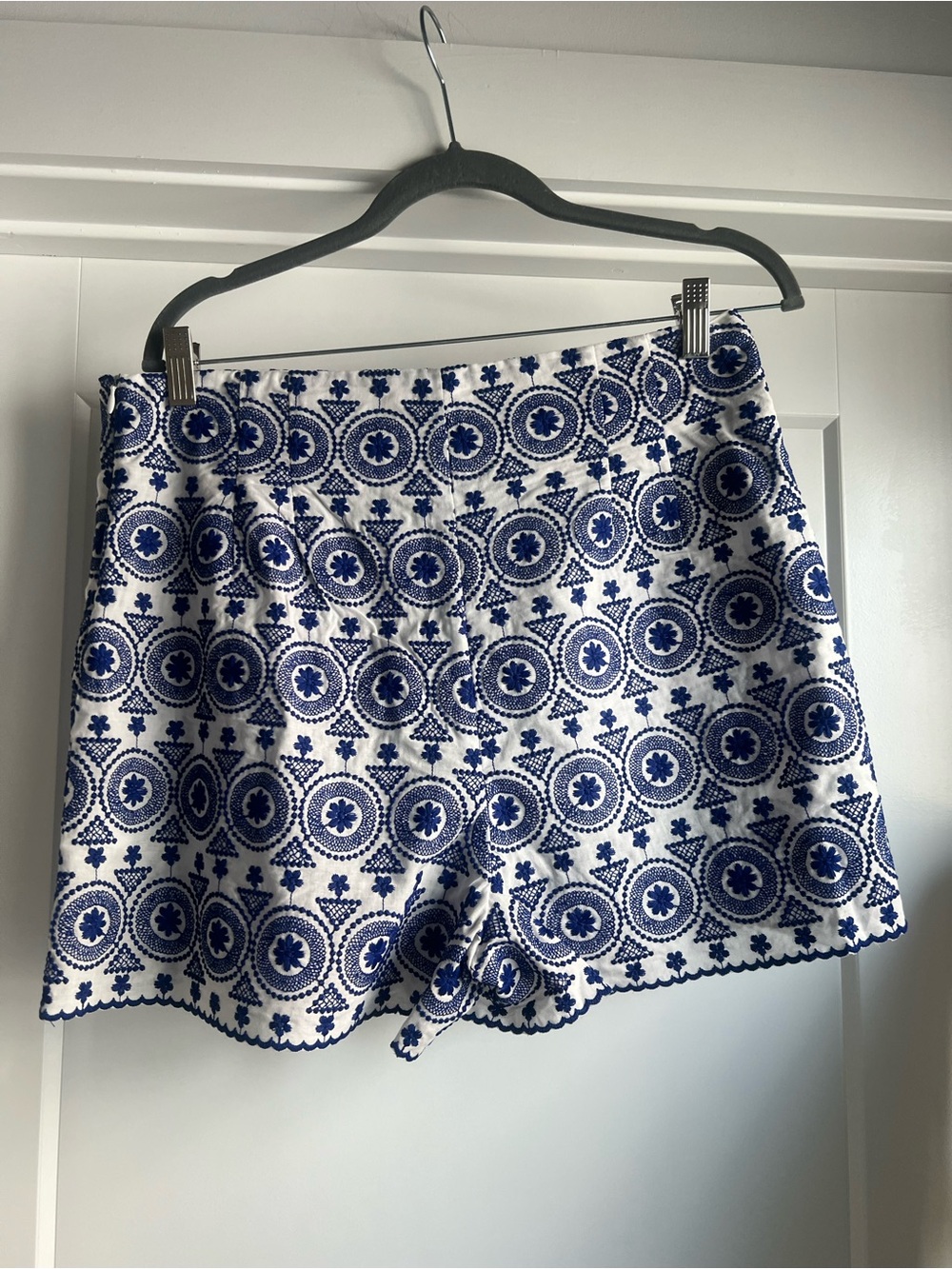 Zara White and Navy Blue High-Waist Patterned Women's Shorts